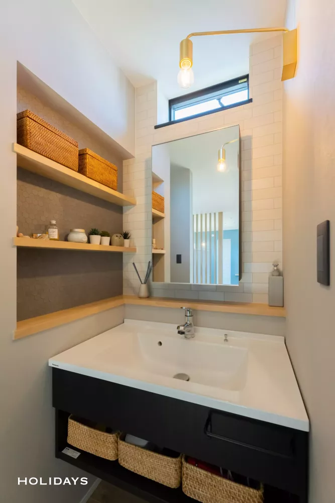 トレンドを押さえたスモーキーインテリアの家