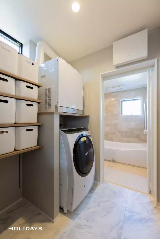 トレンドを押さえたスモーキーインテリアの家