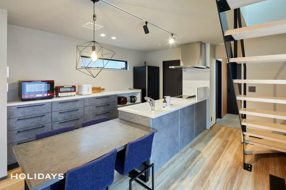 グレーを基調とした奥行のあるスタイリッシュなお家