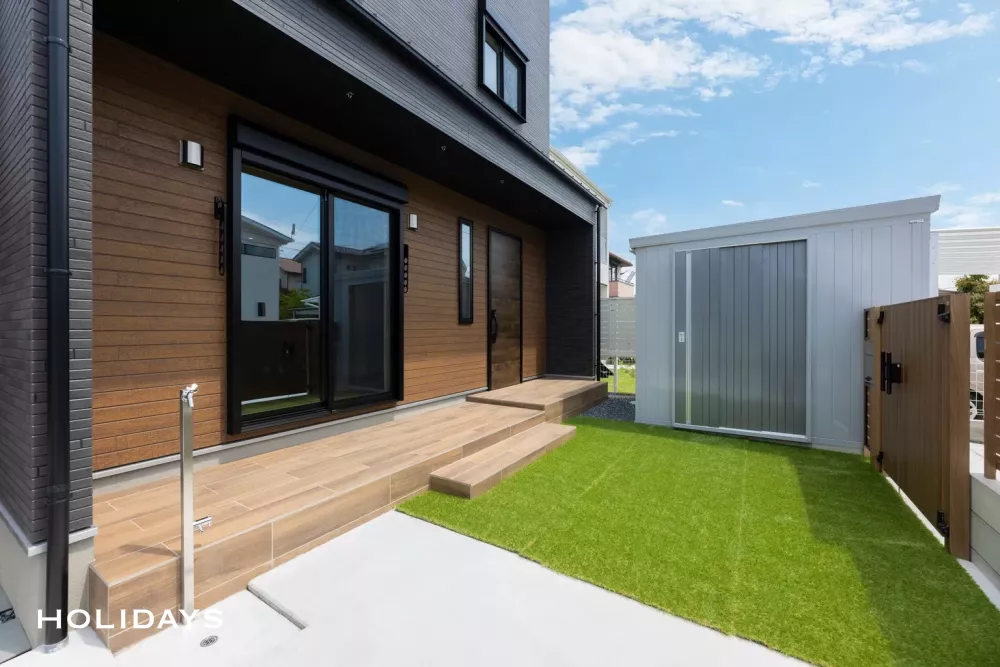 グレーと木目を巧みに組み合わせた北欧ナチュラルテイストの家