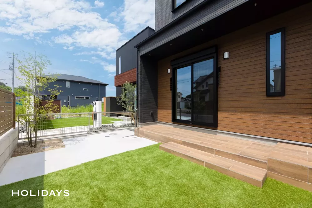 グレーと木目を巧みに組み合わせた北欧ナチュラルテイストの家