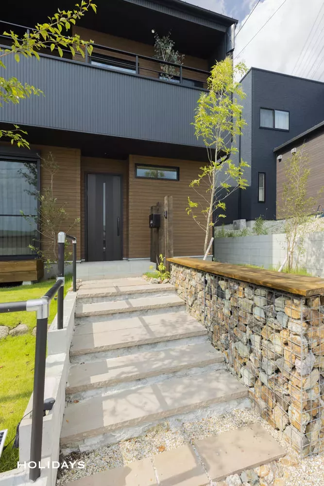 全館空調搭載の大人かっこいいダークトーンのお家