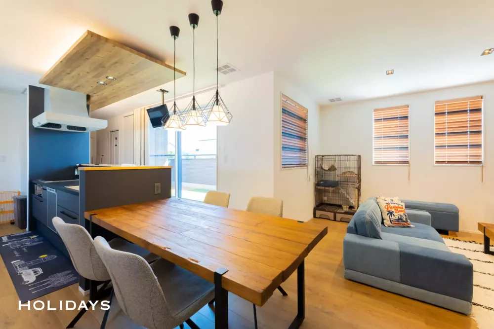 2階リビングの木に囲まれた心地よいお家