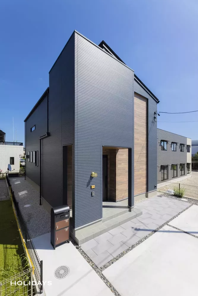 2階リビングの木に囲まれた心地よいお家