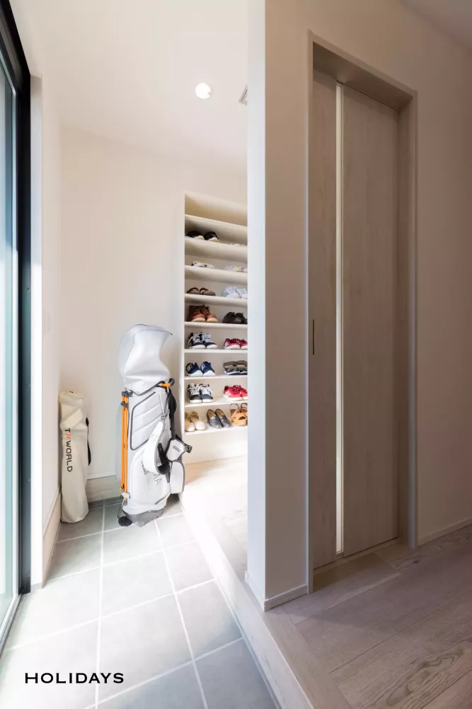 2階リビングの木に囲まれた心地よいお家