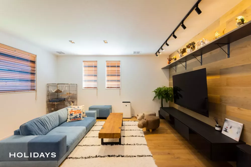 2階リビングの木に囲まれた心地よいお家