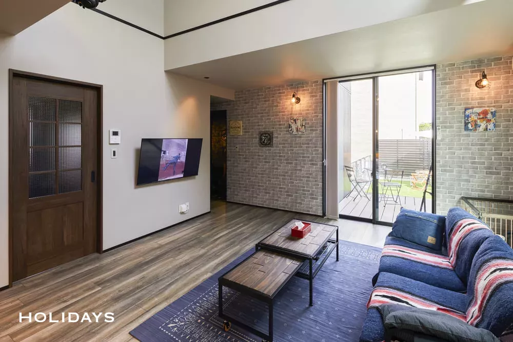 吹き抜けを採用した趣味と暮らすアメリカンテイストの家