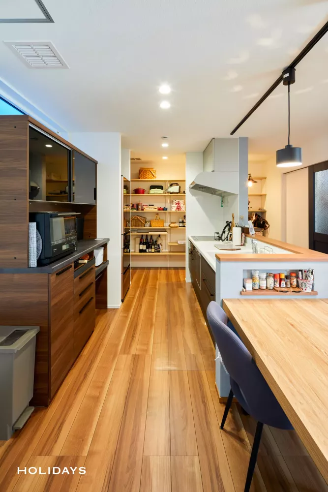 自然光に包まれたシンプルモダンな家