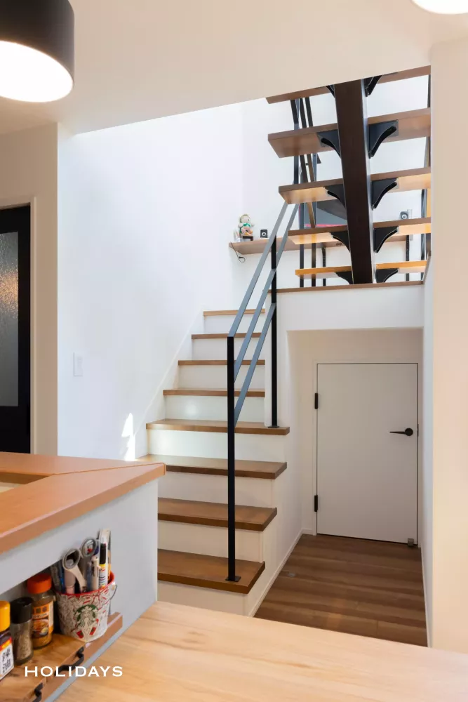 自然光に包まれたシンプルモダンな家