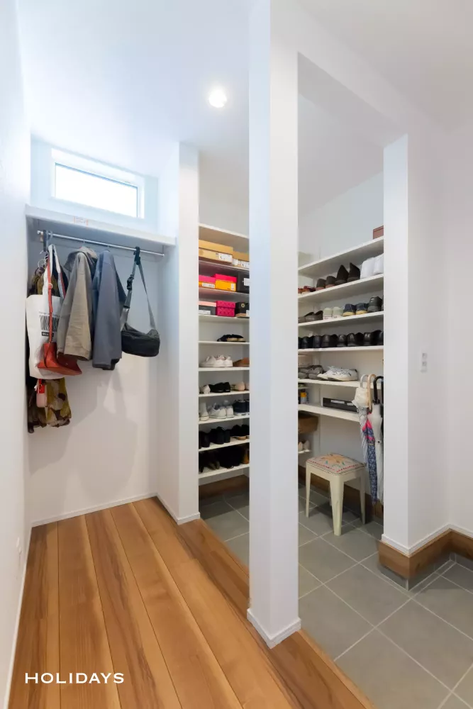 自然光に包まれたシンプルモダンな家