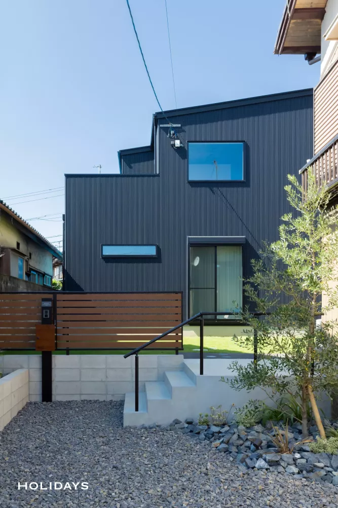 自然光に包まれたシンプルモダンな家