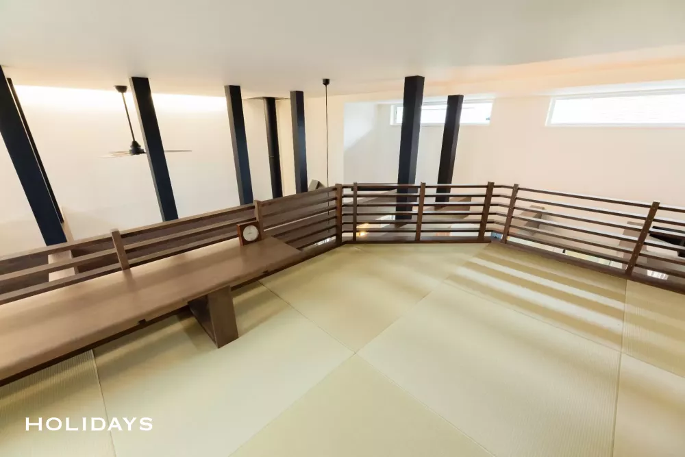 落ちつきのある上質なガレージハウス