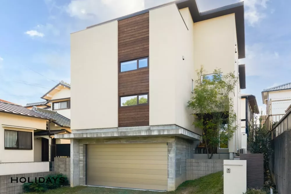 落ちつきのある上質なガレージハウス