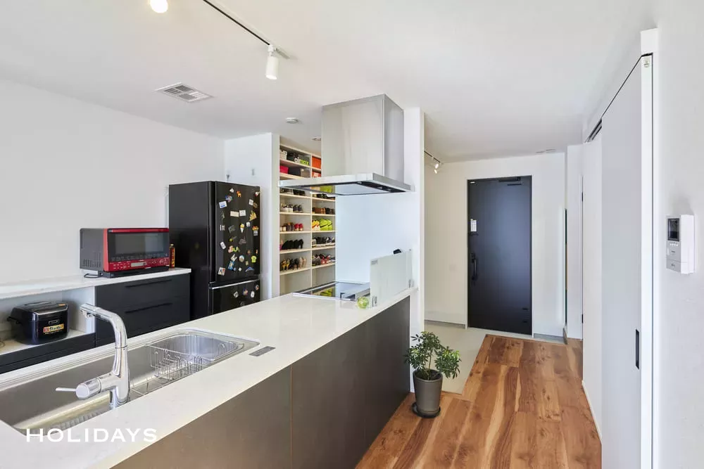 美しい自然を愉しむシンプルモダンな家