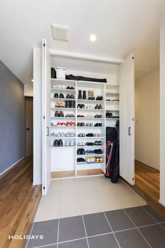 空間を活用したカフェ風デザインの平屋