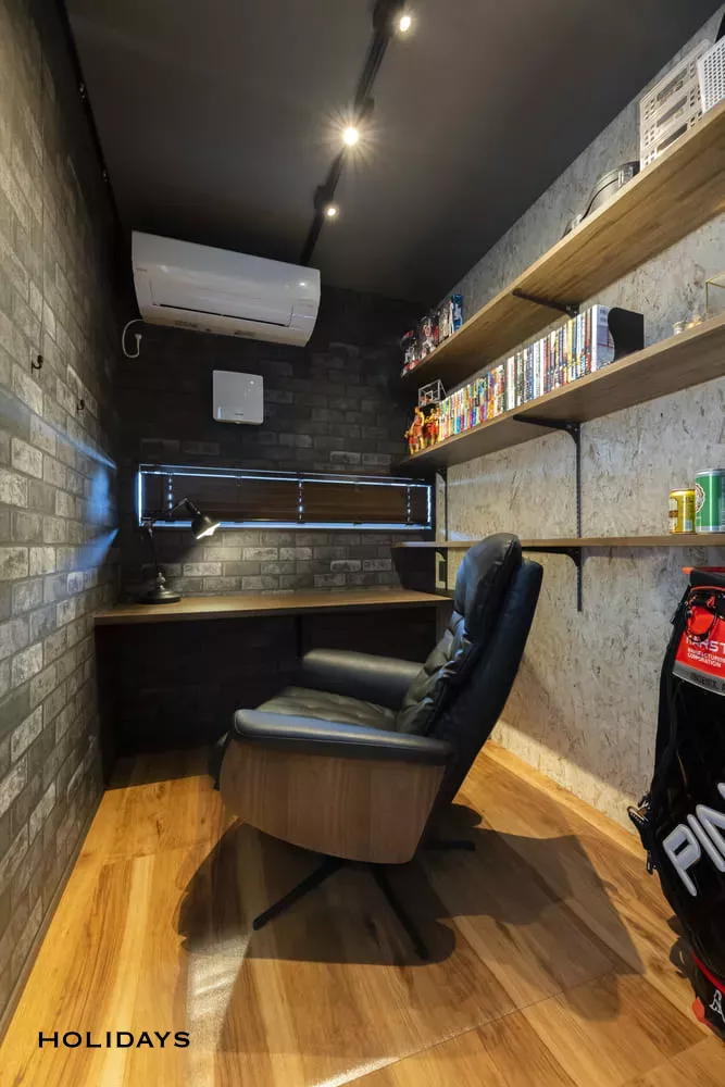 吹き抜けを取り入れた自然素材が美しい家