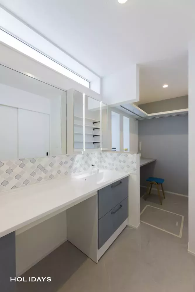 吹き抜けを取り入れた自然素材が美しい家