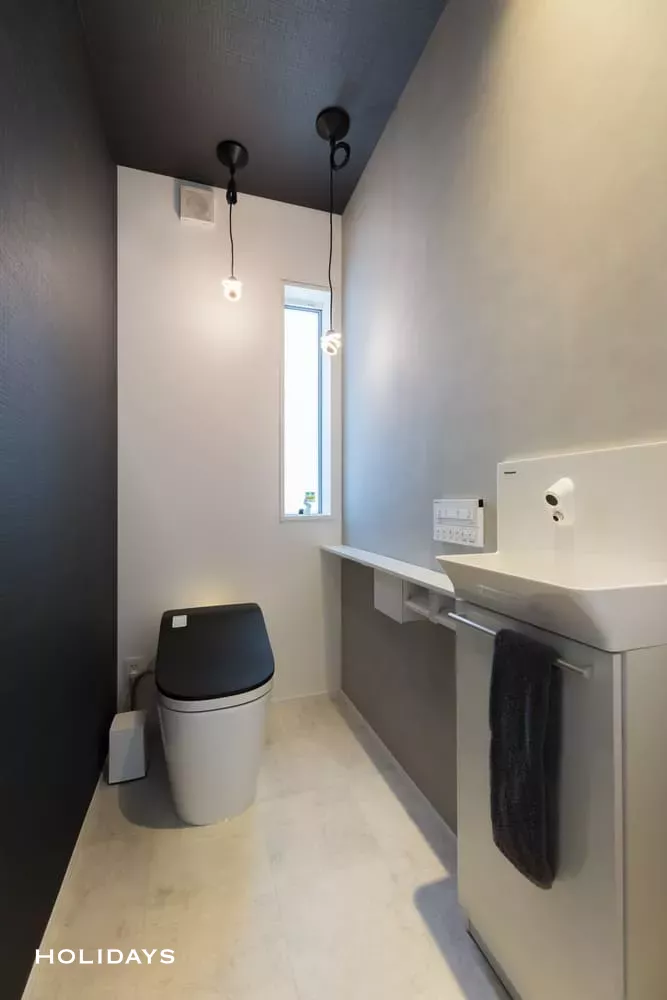 吹き抜けを取り入れた自然素材が美しい家