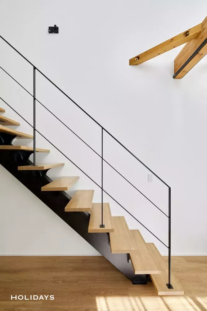 家族が集まる大きな吹き抜けリビングがある家