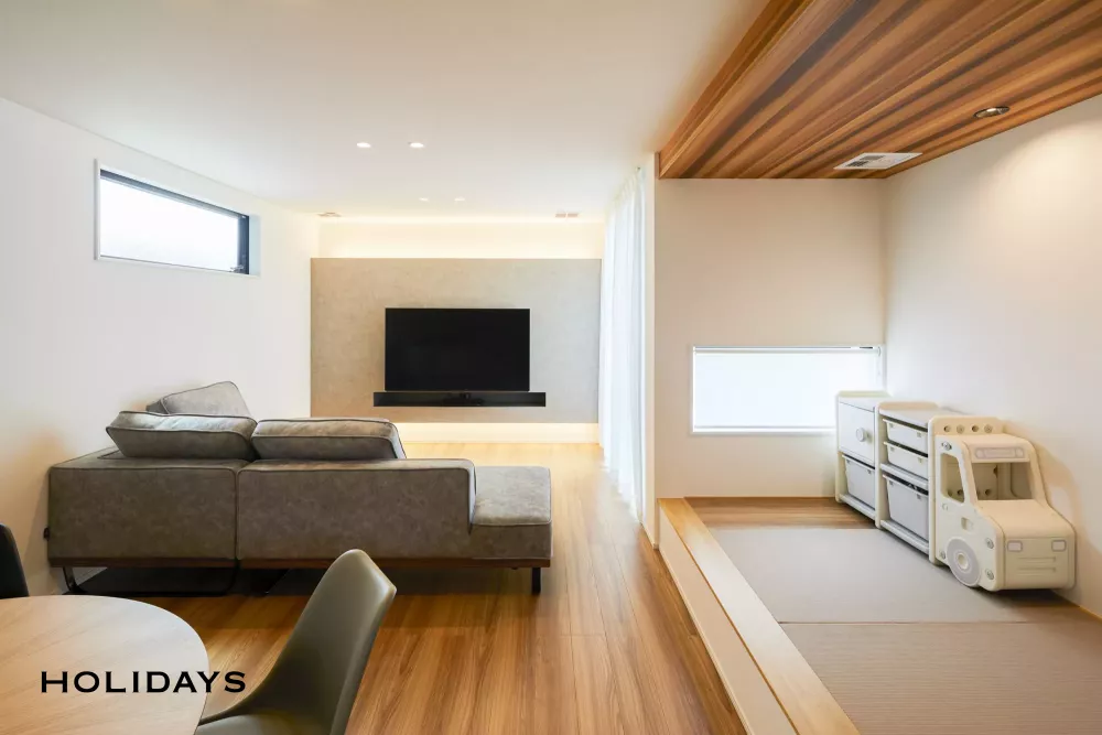 木目×グレーを基調とした高級感のあるナチュラルテイストハウス