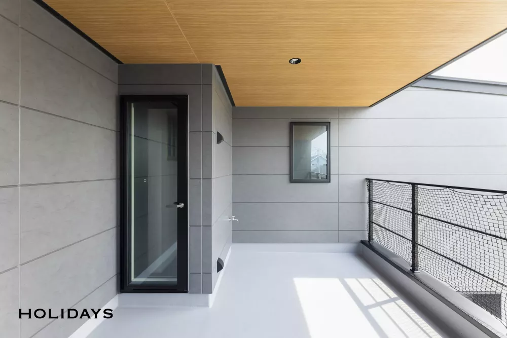 木目×グレーを基調とした高級感のあるナチュラルテイストハウス