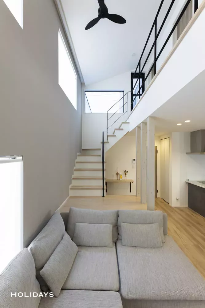 吹き抜けを採用したシンプルモダンハウス