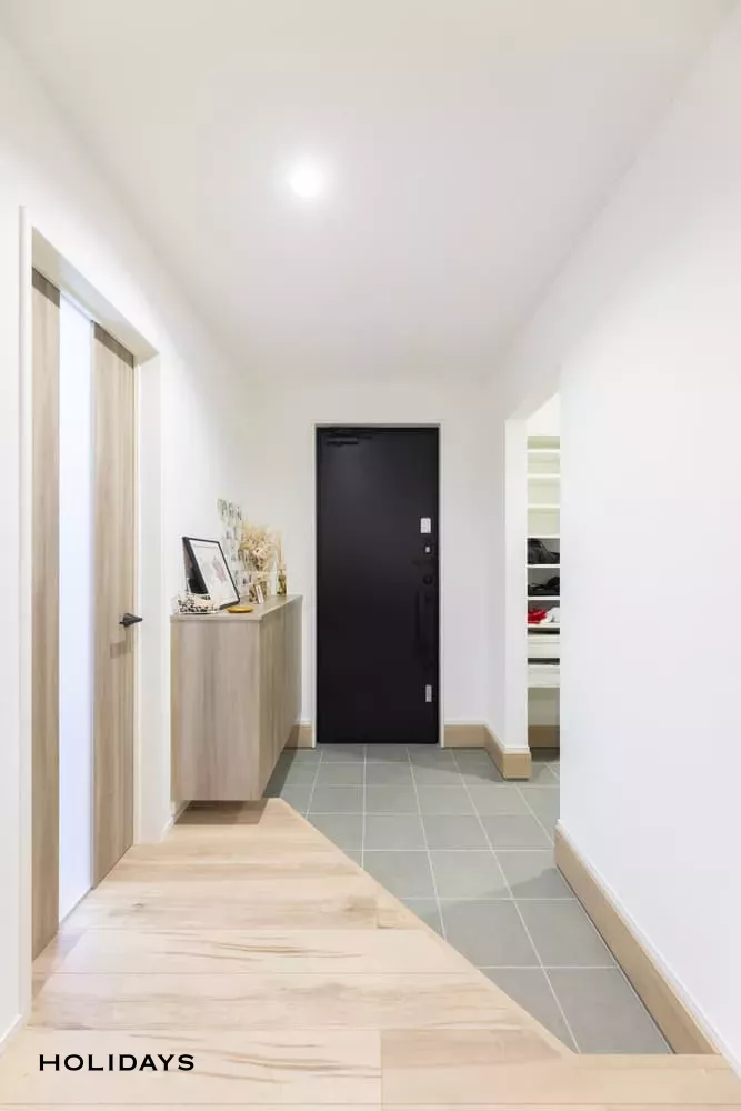 吹き抜けを採用したシンプルモダンハウス