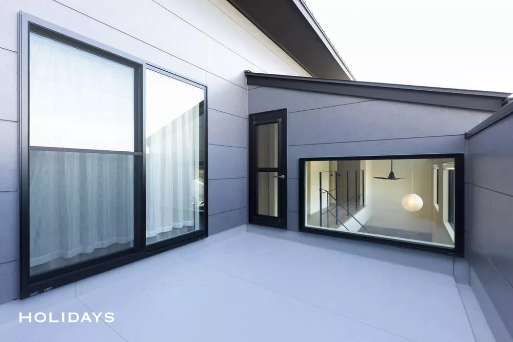 吹き抜けを採用したシンプルモダンハウス