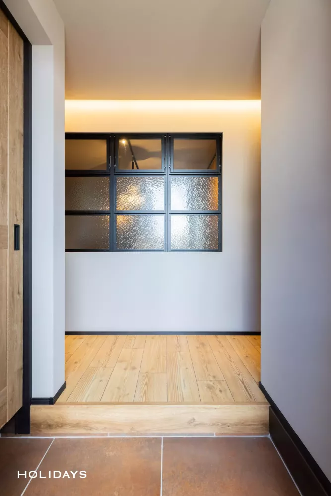 室内窓がおしゃれなアメリカンヴィンテージハウス