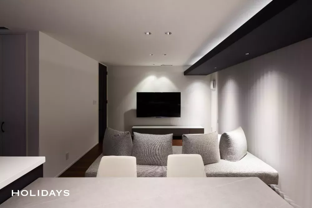 倉庫で趣味を愉しむモノトーンハウス/全館空調搭載