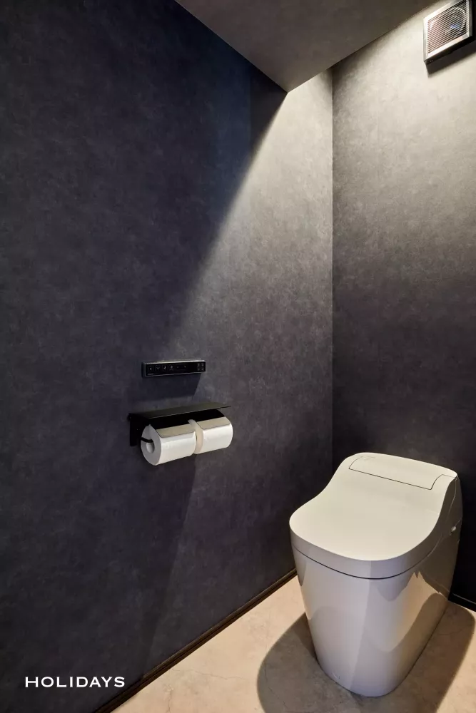 倉庫で趣味を愉しむモノトーンハウス/全館空調搭載